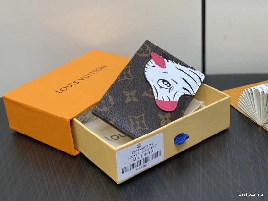 WIS HOLDER-11*7*0.5cm CARD LOUIS VUITTON 0228